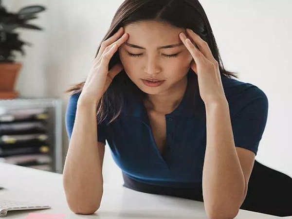 工作压力要及时缓解，否则引发偏头痛